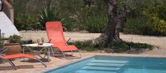 Casa Nuria, beautiful house with garden & pool, quiet location, 4km from the sea