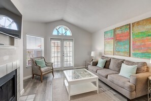 TV, fireplace - Salty Moose | 2BD Close To Whitecap Beach | Pool (Corpus Christi)