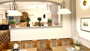 Unclassified image, 2 of 52, button - Hotel zur Loreley (Sankt Goar)