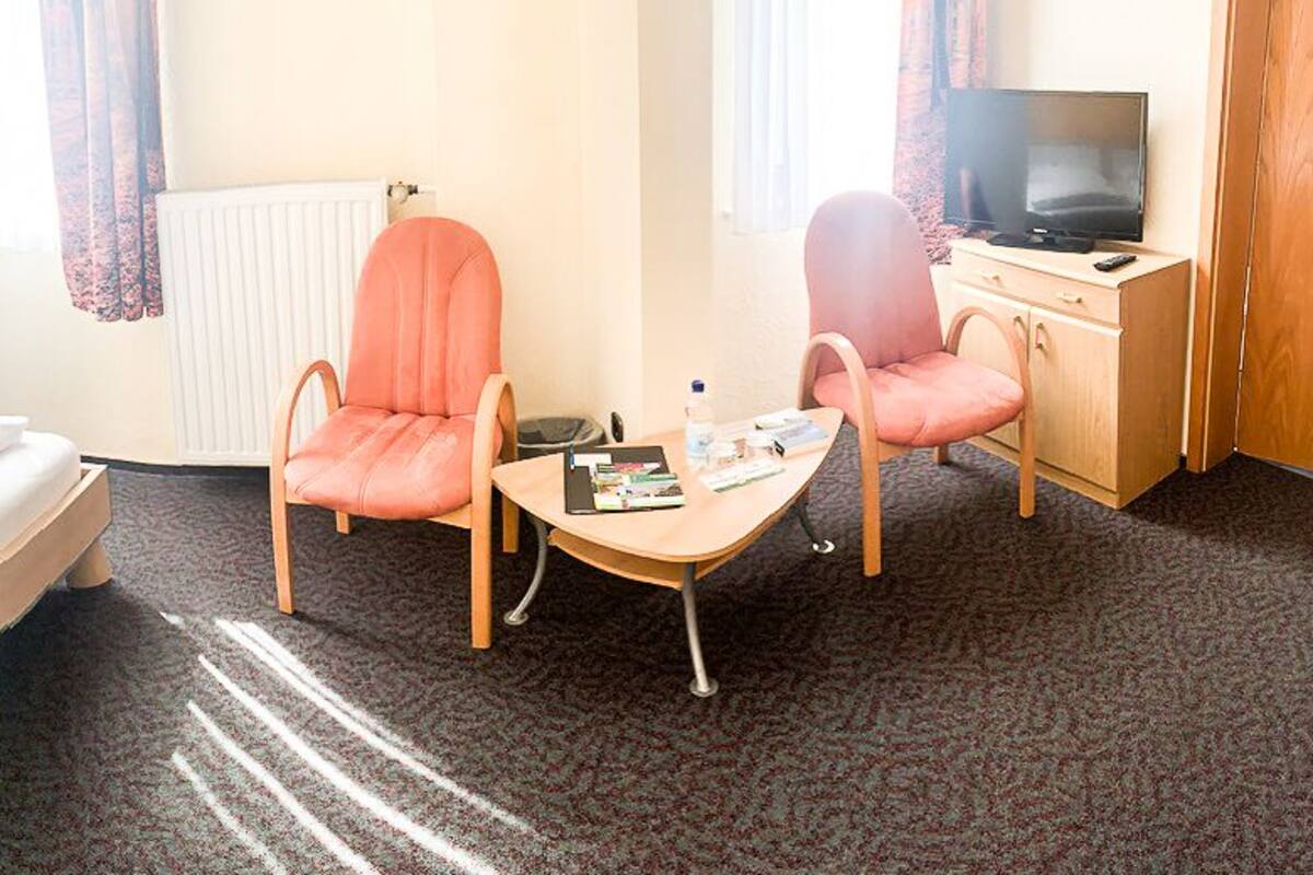 Double Room | Hypo-allergenic bedding available, in-room safe, WiFi (free)