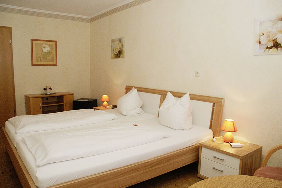 Double Room | Hypo-allergenic bedding available, in-room safe, WiFi (free)