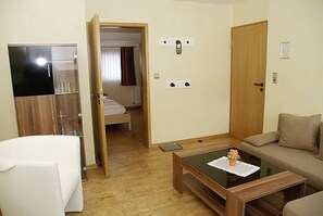 Hypo-allergenic bedding, in-room safe, individually furnished, free WiFi - Hotel zur Loreley (Sankt Goar)