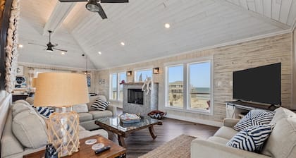 Salty Anchor oceanfront sunrise Carova4WD only! Pets not allowed!