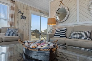 Televisio, videopelejä, DVD-soitin, kirjoja