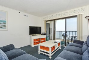 TV - DAILY ACTIVITIES & LINENS INCLUDED*! Direct Oceanfront Plaza 2BR/Open Den/2BBA condo. (Ocean City)