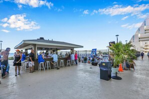 Property grounds - DAILY ACTIVITIES & LINENS INCLUDED*! Direct Oceanfront Plaza 2BR/Open Den/2BBA condo. (Ocean City)