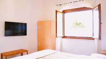 1 chambre, lit parapluie, draps fournis