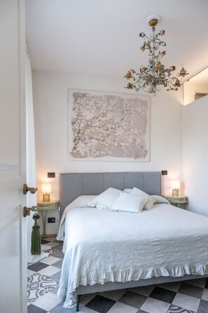 2 bedrooms, iron/ironing board, travel cot, free WiFi