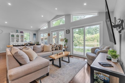 The Riverside Retreat | Beach, Kayaks, Fire Pit