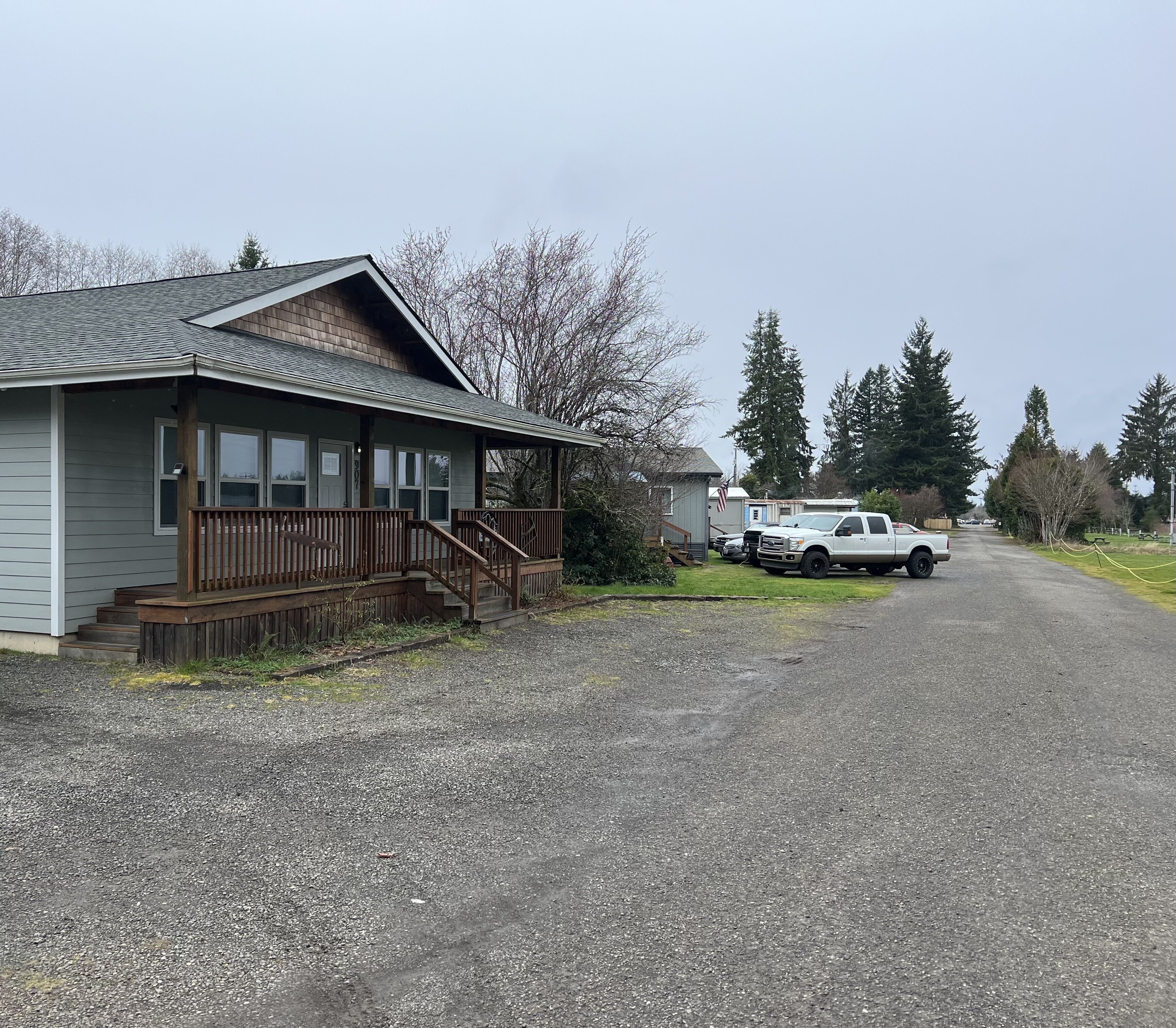 Great space for group walking distance to grocery store and restaurant. 