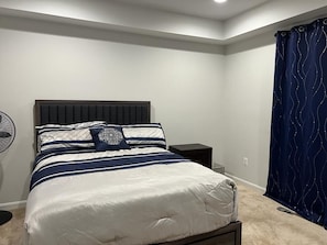 3 bedrooms, desk, iron/ironing board, free WiFi - Stunning four-bedroom town home located in Millersville (Millersville)