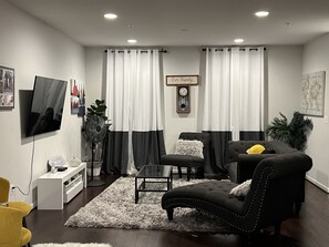 Smart-TV, Videospiele, Bücher, Arbeitsbereiche