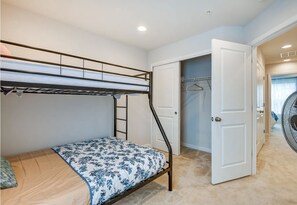 3 Schlafzimmer, Schreibtisch, Bügeleisen/Bügelbrett, kostenloses WLAN