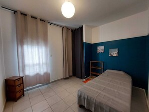 2 Schlafzimmer, Schreibtisch, Reisekinderbett, WLAN
