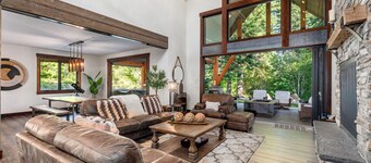 Scenic Mountain Cabin! Private Setting+Spa/Epic GameRm + 1PM Check In/Out