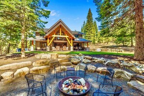Terrace/patio - 1PM Check In/Out | Scenic Mountain Cabin! Private Setting+Spa/Epic GameRm (Ronald)