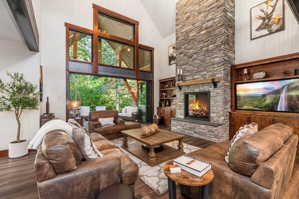 Smart TV, chimenea, videojuegos y futbolito 