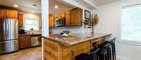 雪櫃、微波爐、焗爐、爐具