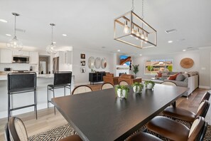 Dining - Heated Pool, Hot Tub, Fire Pit - Old Town Luxury (Scottsdale)