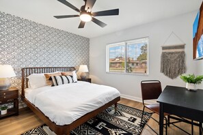 5 bedrooms, WiFi - Heated Pool, Hot Tub, Fire Pit - Old Town Luxury (Scottsdale)