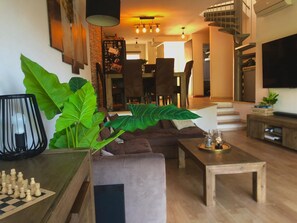 Smart-tv, videospelletjes, een dvd-speler en een tafeltennistafel