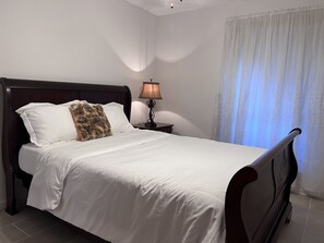 3 bedrooms, desk, iron/ironing board, free WiFi