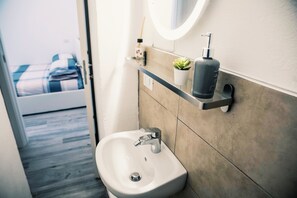 1 camera, Wi-Fi gratuito, lenzuola