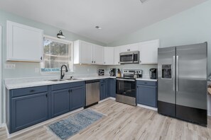 Fridge, microwave, oven, stovetop - Awesome 3 Bedroom OBX Home For Rent  (Kill Devil Hills)