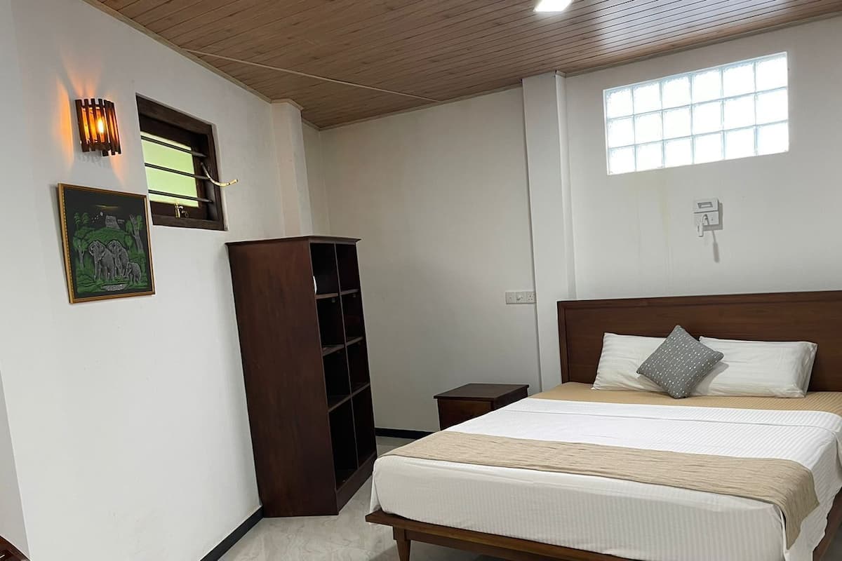Deluxe Double Room | Minibar, in-room safe, WiFi (free), individually decorated