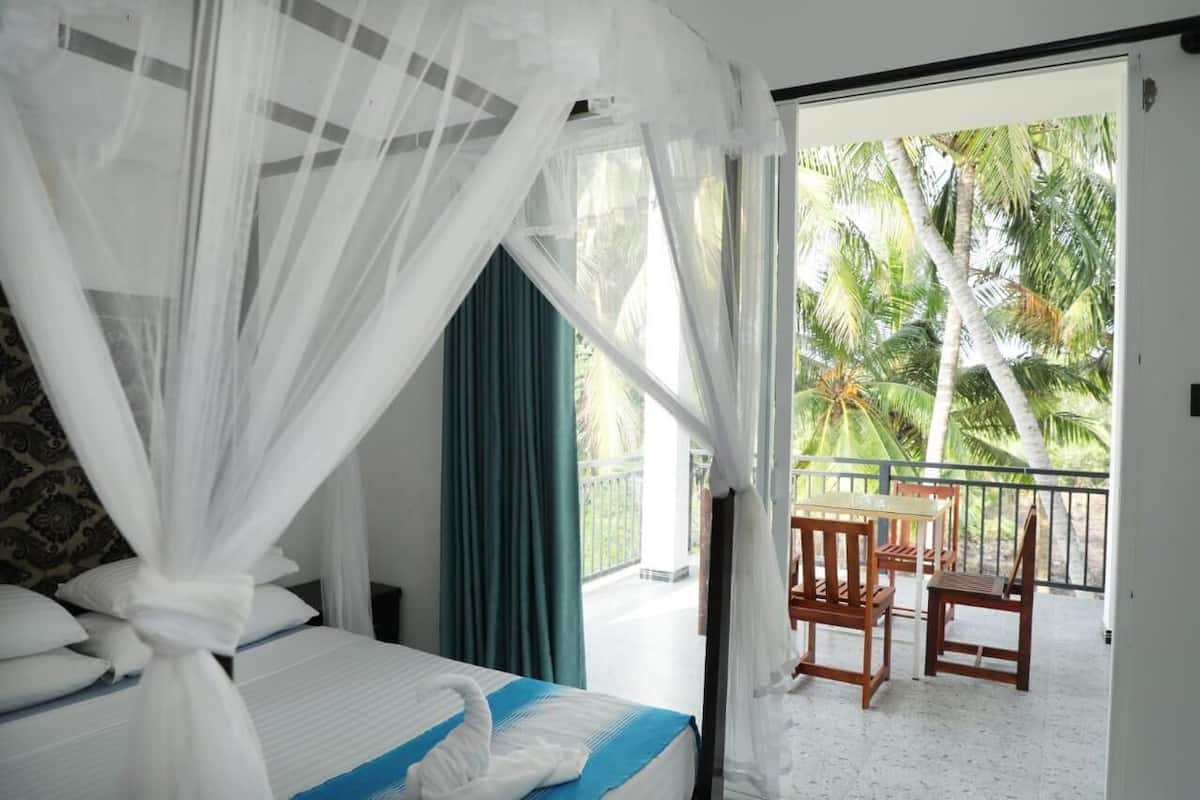 Deluxe Double Room | Minibar, in-room safe, WiFi (free), individually decorated