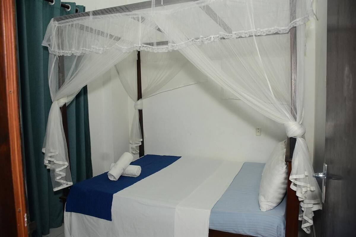 Classic Double Room | Minibar, in-room safe, WiFi (free), individually decorated