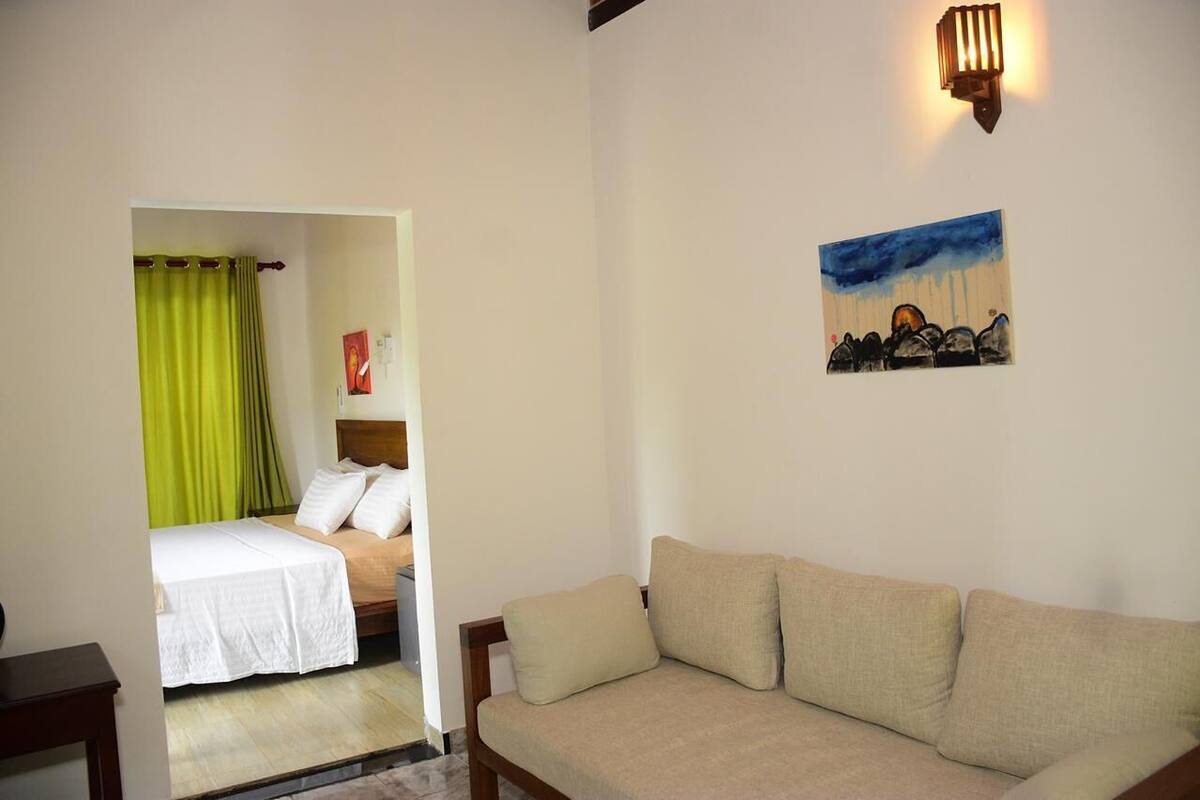Deluxe Suite | Minibar, in-room safe, WiFi (free), individually decorated