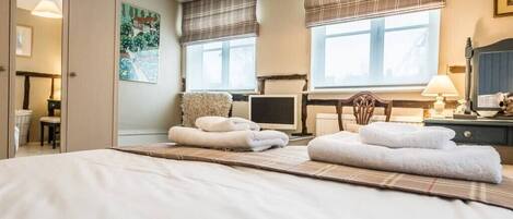 2 chambres, fer et planche Ă repasser, Wi-Fi, draps fournis