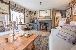 TV, fireplace - St Margaret's Cottage, Laxfield (Woodbridge)