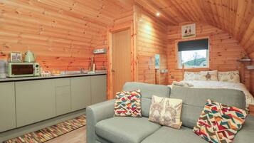 Cottage | 1 bedroom, individually decorated, individually furnished, free WiFi