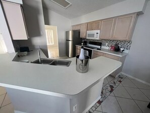 Frigorifero, microonde, forno, lavastoviglie