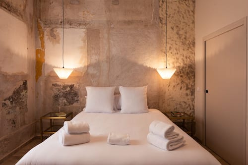 Triple | Hochwertige Bettwaren, Pillowtop-Betten, Zimmersafe