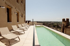 Seasonal outdoor pool, open 8:00 AM to 8:00 PM, sun loungers