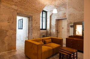Atypique | 1 bedroom, premium bedding, pillowtop beds, in-room safe