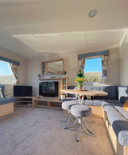 Caravan on Haven resort and small walk to beach!