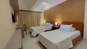 Standard Triple Room | Bar mini, Wi-fi percuma, cadar katil 