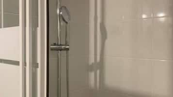 Shower, towels, soap, shampoo