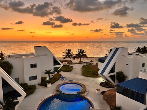 Amazing Panoramic Views from Ocean Front Penthouse!