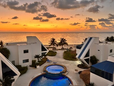 Amazing Panoramic Views from Ocean Front Penthouse!