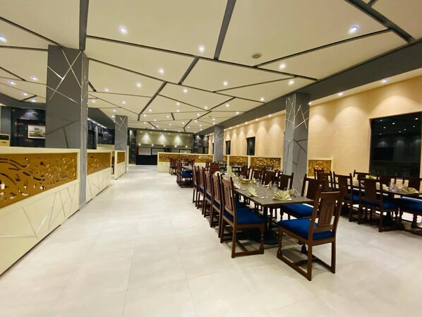 Restaurant - Shelton Hotel (Gujranwala)