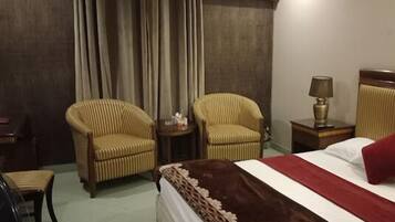 Kahden hengen deluxe-huone | Silitysrauta/-lauta, ilmainen Wi-Fi, vuodevaatteet