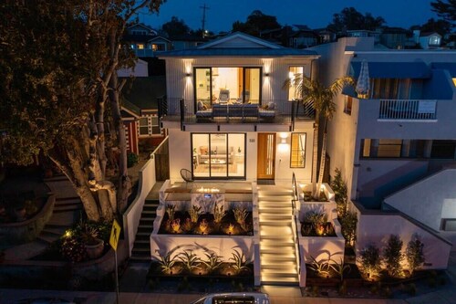 Luxury Home in Capitola Village with Hot Tub!