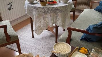 Bao gồm bữa sáng buffet hàng ngày