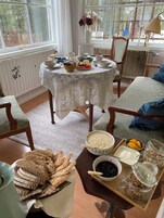 Free daily buffet breakfast