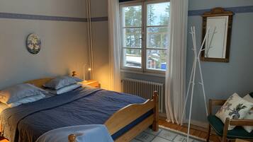 Double Room | Individually decorated, blackout drapes, free WiFi, bed sheets